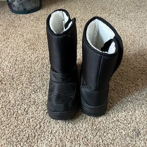 Black Winter Boots with White Lining